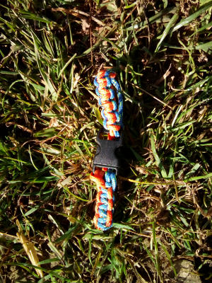 Un collier en paracorde